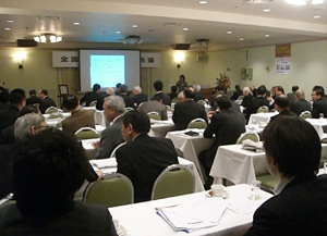 東京都内での特別講演のようす。講演では、すぐに実践できるノウハウを公開している。